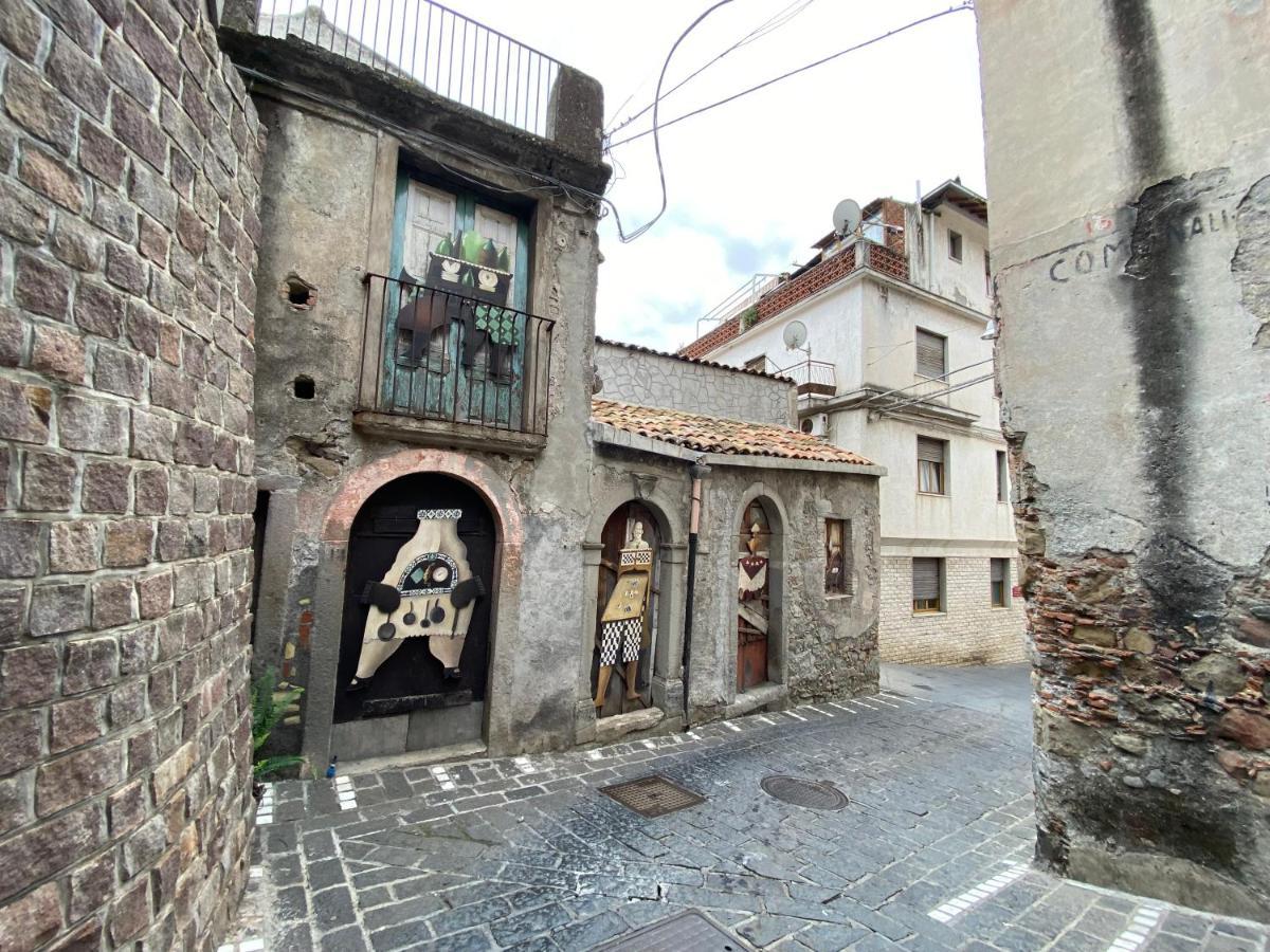 "The Gole Of Alcantara Living In The Dream'S Room" Graniti Exterior photo