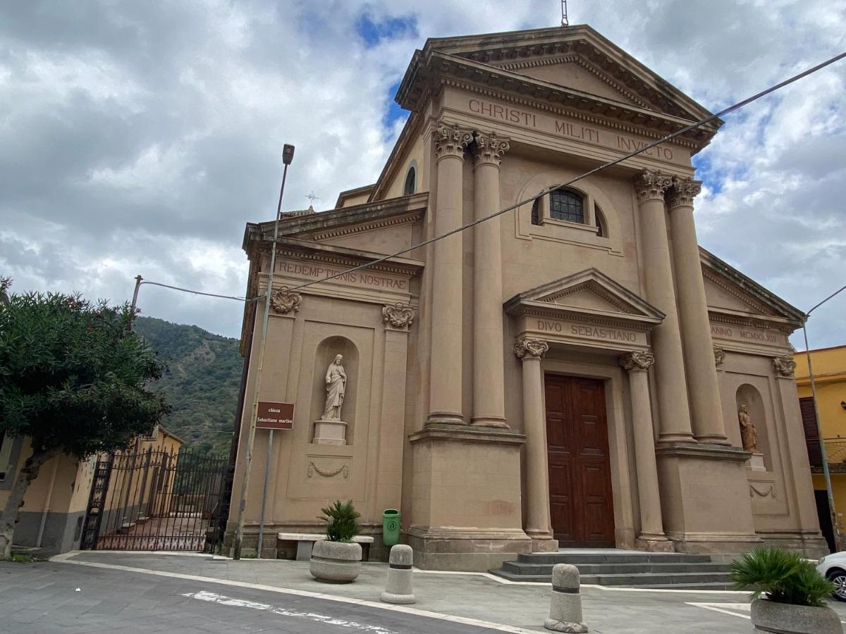 "The Gole Of Alcantara Living In The Dream'S Room" Graniti Exterior photo